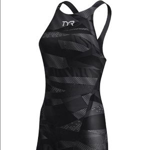 Tyr avictor prelude closed back